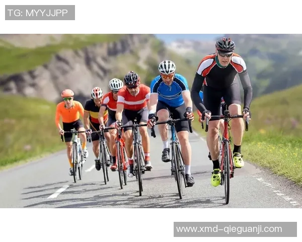 足球明星亲自骑行展现运动魅力与环保理念的完美结合 足球明星亲自骑行展现运动魅力与环保理念的完美结合